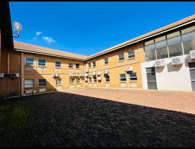 2,344M² OFFICE TO LET IN VORNA VALLEY